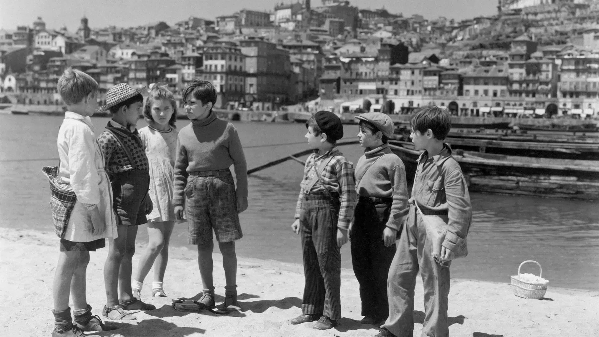 Scene from Aniki-Bóbó (1942)