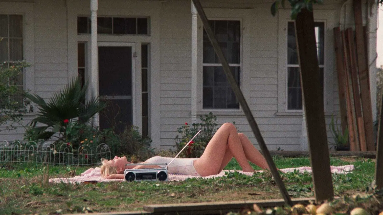 Scene from Smooth Talk (1985), illustrating the list on Sun-soaked coming of age summer movies